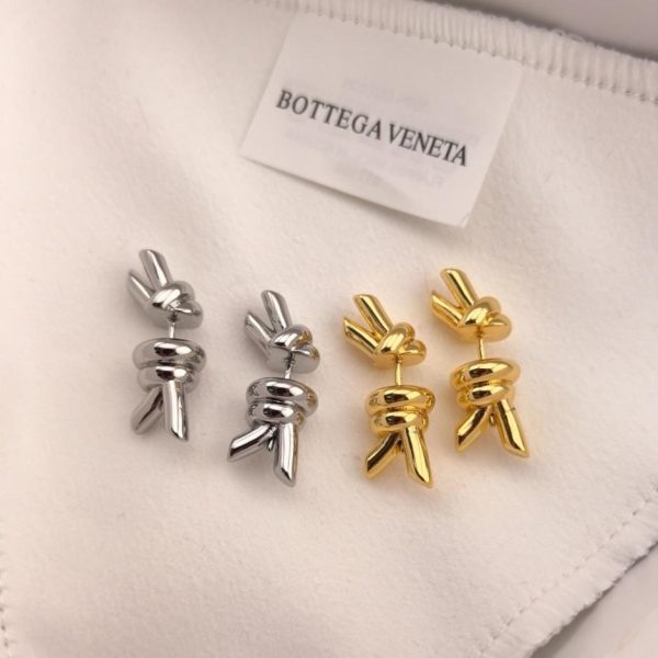 עגילים חדשים של BOTTEGA VENENTA (C9IWR)