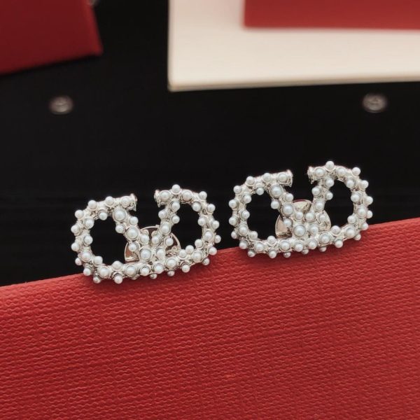 העתק, מעצב, הטוב ביותר, איכותי, 1:1, מזויף, תכשיטים עגילי חרוזי אורז עדכניים בצורת V של ולנטינו, חומר פליז ZP עקבי (ART0M)