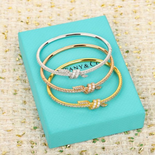 העתק, מעצב, הטוב ביותר, איכותי, 1:1, מזויף, תכשיטים צמיד יהלומים מעוותים, ניתן להתאמה אישית עם זהב אמיתי ויהלומים, מסדרת טיפאני נוט (7KNGO).