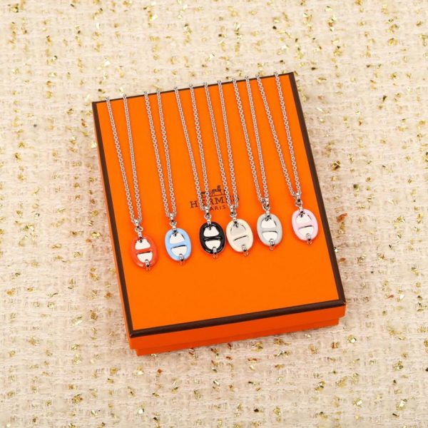 העתק, מעצב, הטוב ביותר, איכותי, 1:1, מזויף, תכשיטים 【שרשרת עם טפטוף שמן באף חזיר】עשויה מכסף סטרלינג 925 בציפוי זהב עבה. גרסת זהב אמיתי 18 קראט ויהלומים זמינה להזמנה אישית (ZAROX)